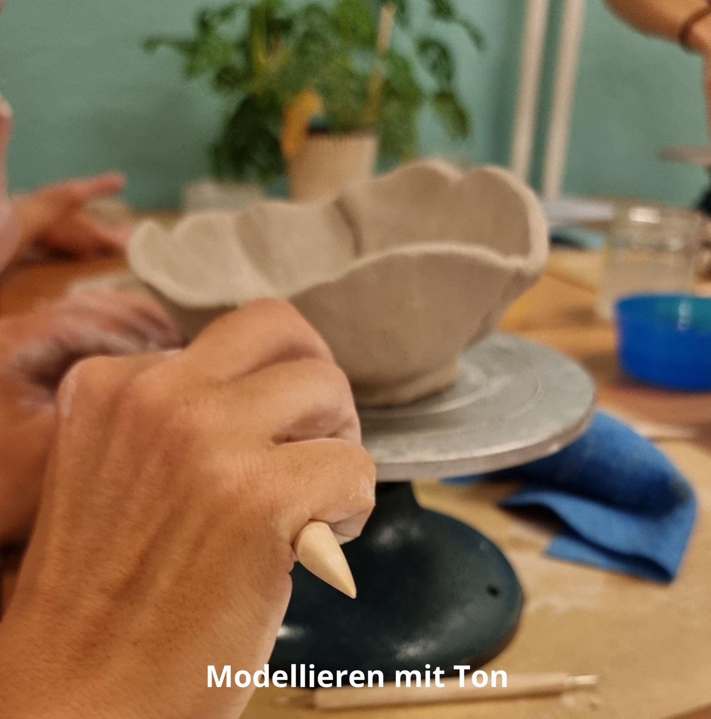 Sommer 2025: Keramik bemalen und mehr im LOEB-Schaufenster
